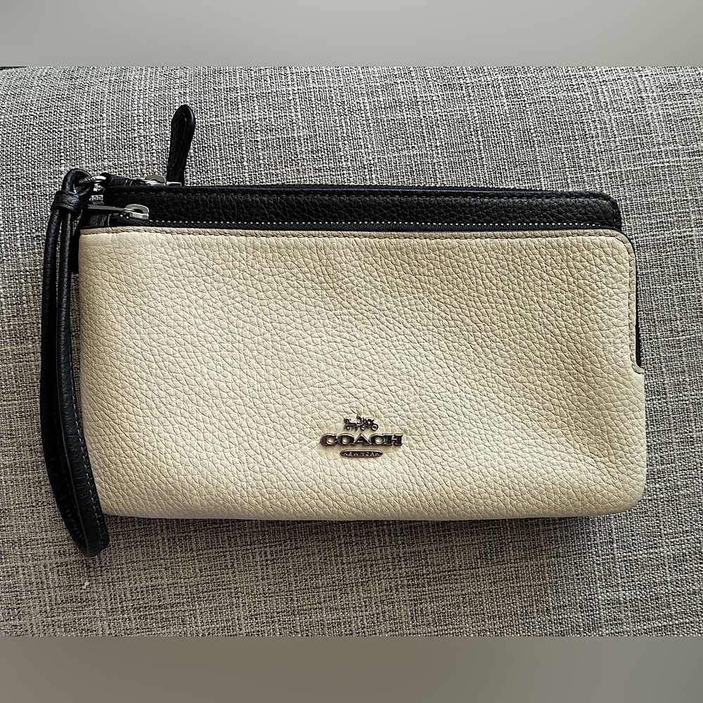 NWOT Coach Black and Cream Wristlet